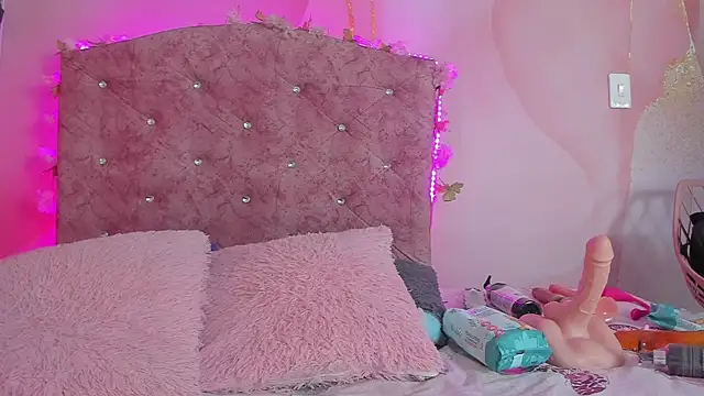 Mila grace  online show from 15, 4, 2026