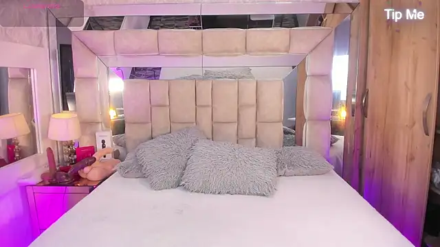 MaddyGray  online show from 8, 11, 2025