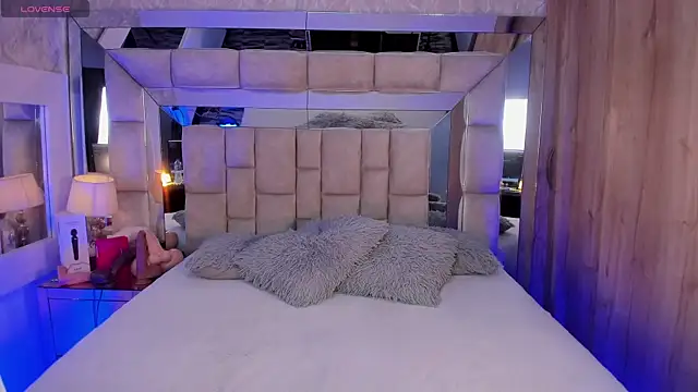 MaddyGray  online show from 11, 11, 2025