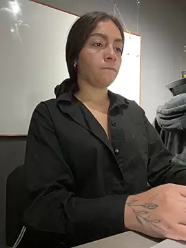 Alyha Cortes online show from 15, 9, 2025