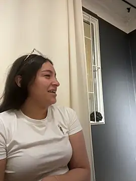 Alyha Cortes online show from 30, 10, 2025