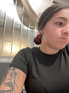 Snapshot of Alyha_Cortes chatting on 5, 2, 2026 Alyha Cortes online show from 5, 2, 2026