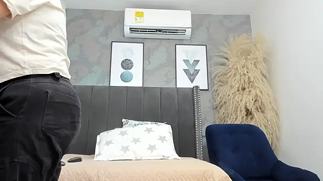 Milf loven  online show from 13, 12, 2025