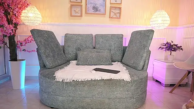 LoonaNyx online show from 21, 11, 2025