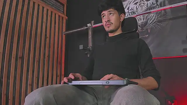 DimitriDeluxe online show from 13, 11, 2025