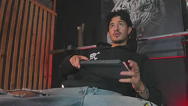 DimitriDeluxe online show from 18, 11, 2025