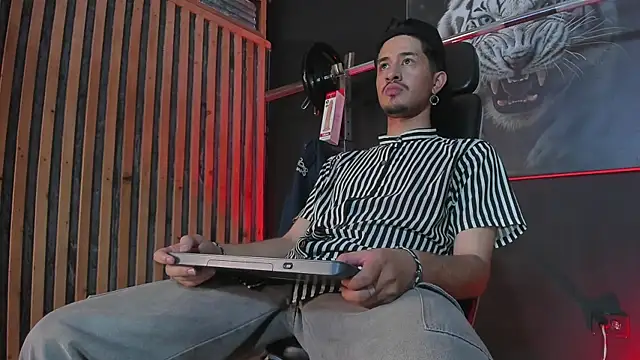 DimitriDeluxe online show from 8, 11, 2025