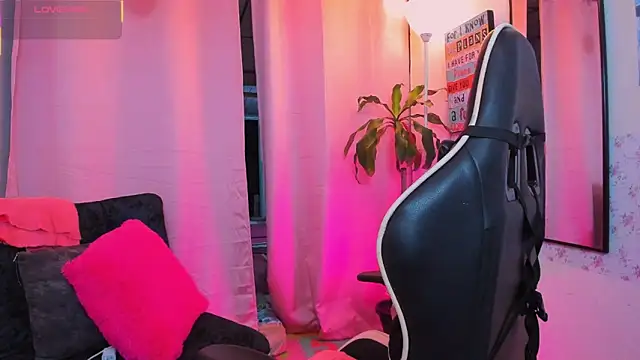 kim7  online show from 4, 4, 2026