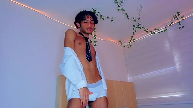 Snapshot of Aaron_Wiinter chatting on 6, 11, 2025 Aaron Wiinter online show from 6, 11, 2025