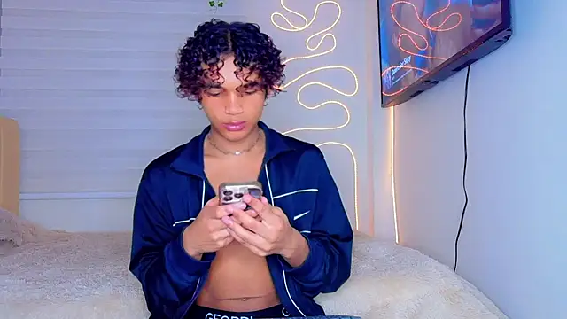 Snapshot of Aaron_Wiinter chatting on 27, 10, 2025 Aaron Wiinter online show from 27, 10, 2025