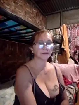 Snapshot of SexyHottMom chatting on 2, 6, 2026 SexyHottMom online show from 2, 6, 2026