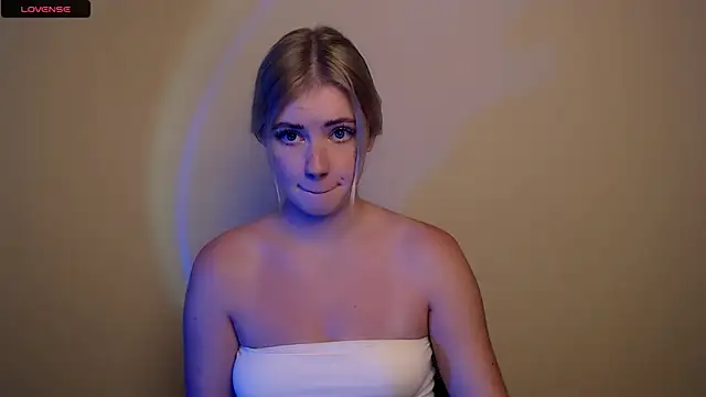 AliceHotty  online show from 28, 10, 2025