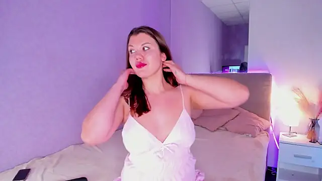 NikkiBustt online show from 28, 9, 2025