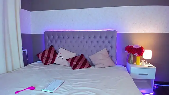 NikkiBustt online show from 9, 11, 2025