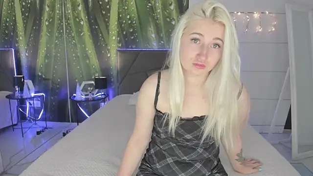 Snapshot of HollyTailors chatting on 13, 2, 2026 HollyTailors online show from 13, 2, 2026