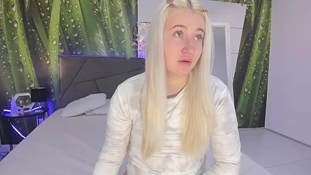 Snapshot of HollyTailors chatting on 10, 2, 2026 HollyTailors online show from 10, 2, 2026