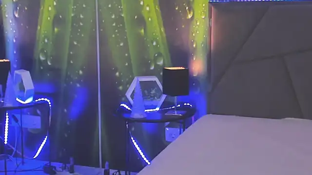 HollyTailors online show from 9, 10, 2025