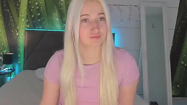 Snapshot of HollyTailors chatting on 2, 3, 2026 HollyTailors online show from 2, 3, 2026