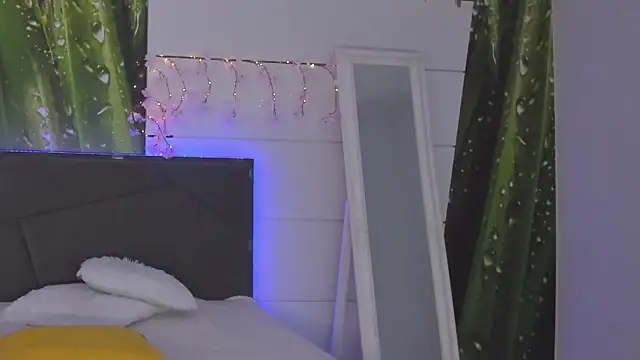 Snapshot of HollyTailors chatting on 6, 2, 2026 HollyTailors online show from 6, 2, 2026