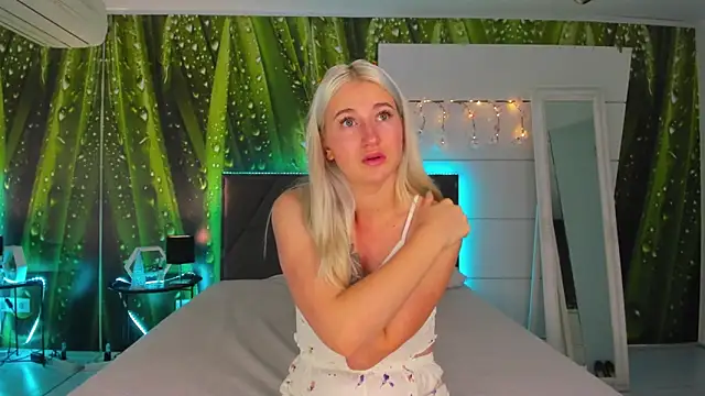 HollyTailors online show from 23, 10, 2025