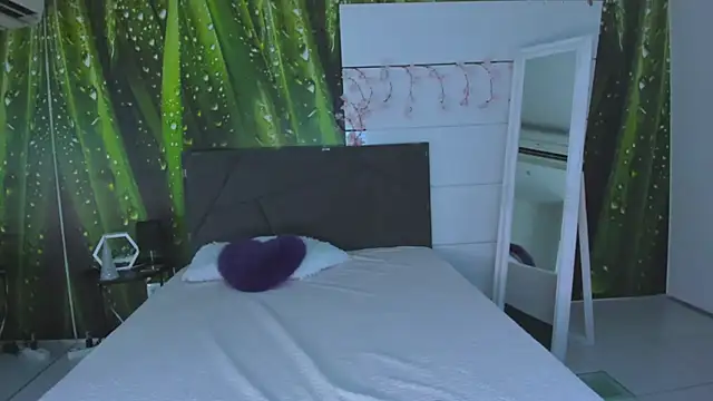 HollyTailors online show from 16, 9, 2025