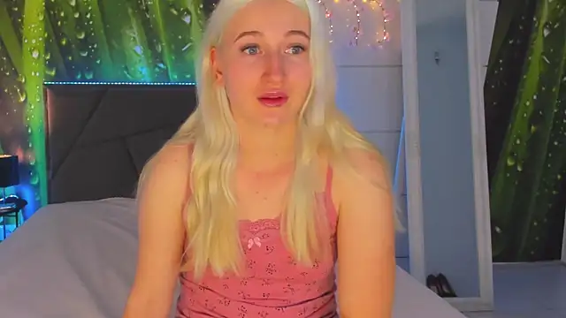 HollyTailors online show from 1, 11, 2025