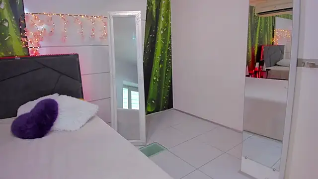 HollyTailors online show from 9, 9, 2025