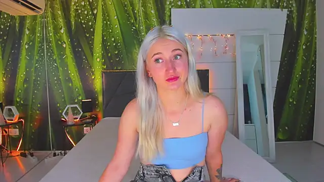 HollyTailors online show from 24, 9, 2025