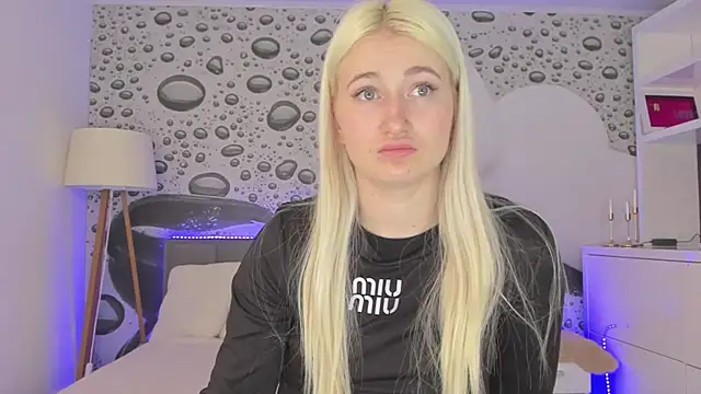 HollyTailors online show from 28, 3, 2026