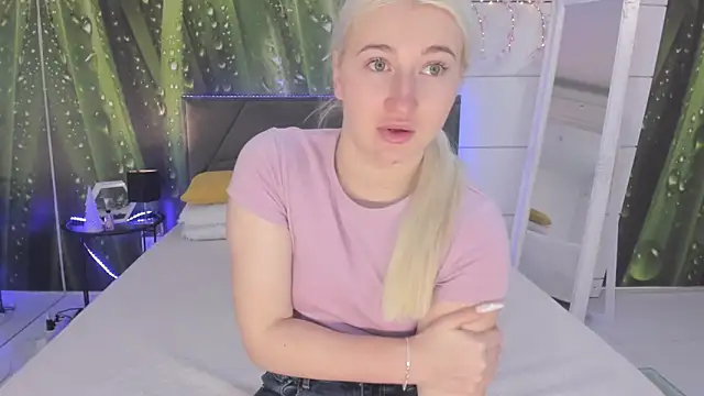 Snapshot of HollyTailors chatting on 9, 2, 2026 HollyTailors online show from 9, 2, 2026