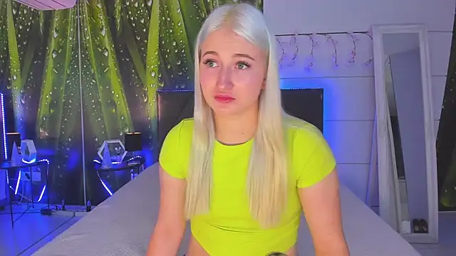 HollyTailors online show from 12, 11, 2025