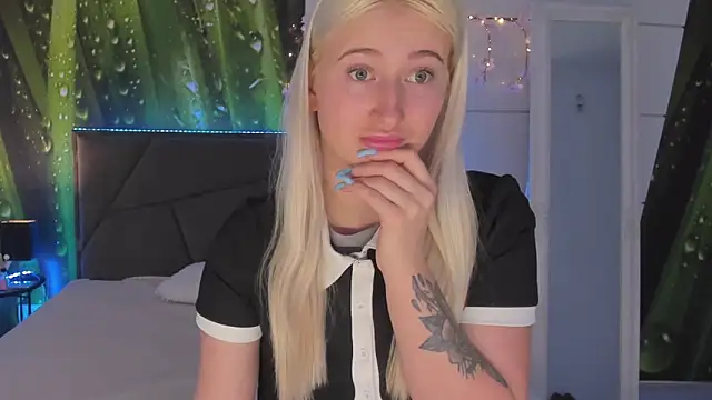 HollyTailors online show from 6, 3, 2026