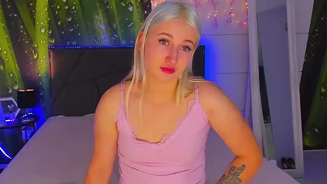 HollyTailors online show from 15, 11, 2025