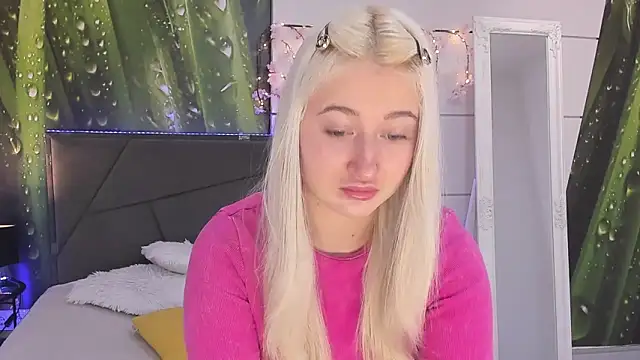 Snapshot of HollyTailors chatting on 5, 2, 2026 HollyTailors online show from 5, 2, 2026