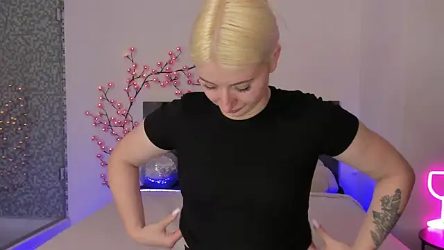 HollyTailors online show from 11, 4, 2026