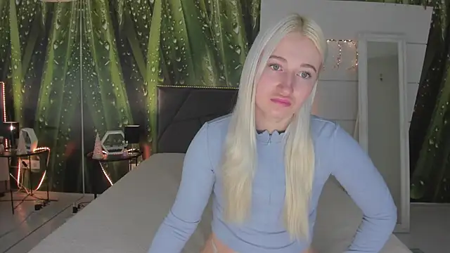 Snapshot of HollyTailors chatting on 4, 3, 2026 HollyTailors online show from 4, 3, 2026