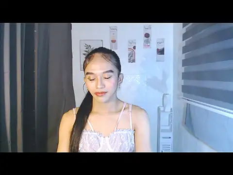 LauraSoHot online show from 13, 9, 2025