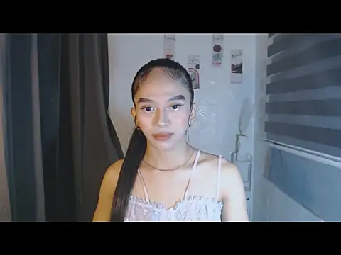 LauraSoHot online show from 9, 9, 2025