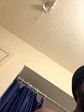 Snapshot of ThickDic28 chatting on 31, 10, 2025 ThickDic28 online show from 31, 10, 2025