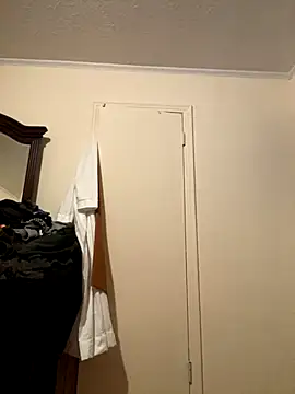 Snapshot of ThickDic28 chatting on 18, 10, 2025 ThickDic28 online show from 18, 10, 2025