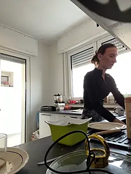 Emilia Mausi online show from 9, 3, 2026