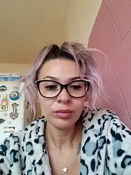 iSelena online show from 15, 9, 2025