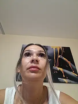 iSelena online show from 10, 9, 2025