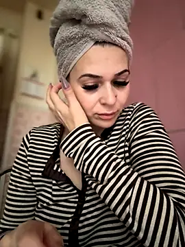 iSelena online show from 10, 11, 2025