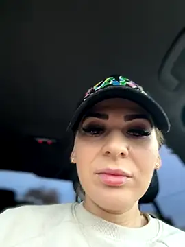 iSelena online show from 28, 10, 2025