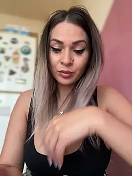 iSelena online show from 26, 9, 2025