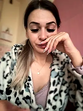 iSelena online show from 17, 11, 2025