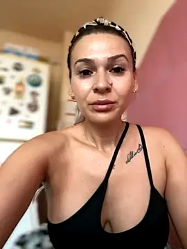 iSelena online show from 24, 9, 2025