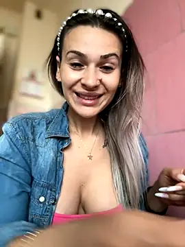 iSelena online show from 1, 10, 2025