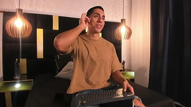 Lucio  Fox online show from 8, 5, 2026